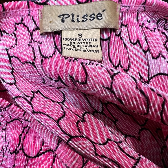 🎟️Pretty in Pink Pleated Top🎟️ - Picture 4 of 4